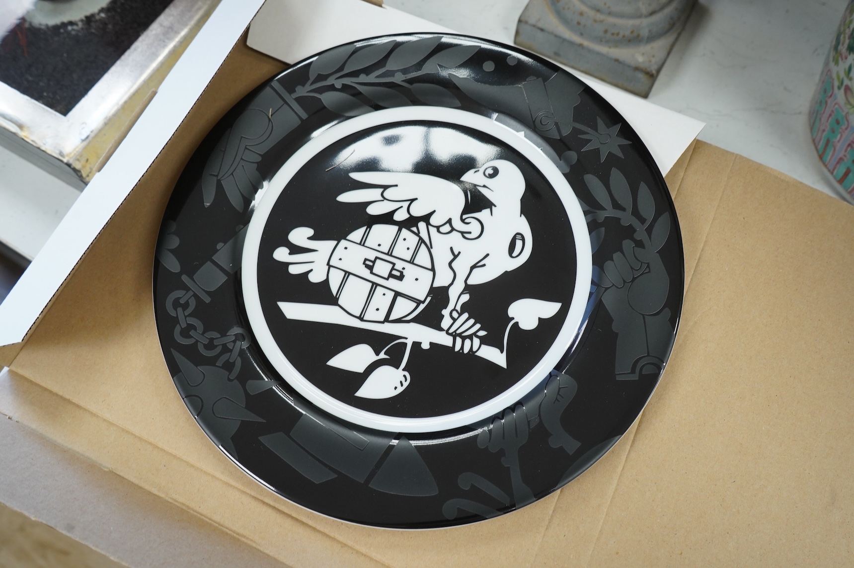 Nilsson es Chiglieu, a set of six warbirds design plates, 30cm